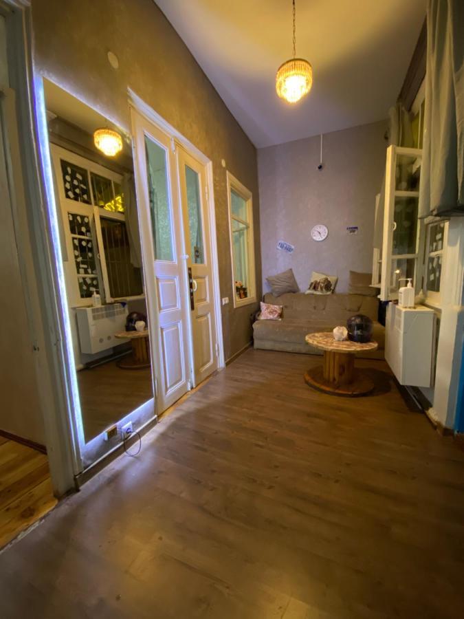 Traveler Hostel Тбилиси Экстерьер фото