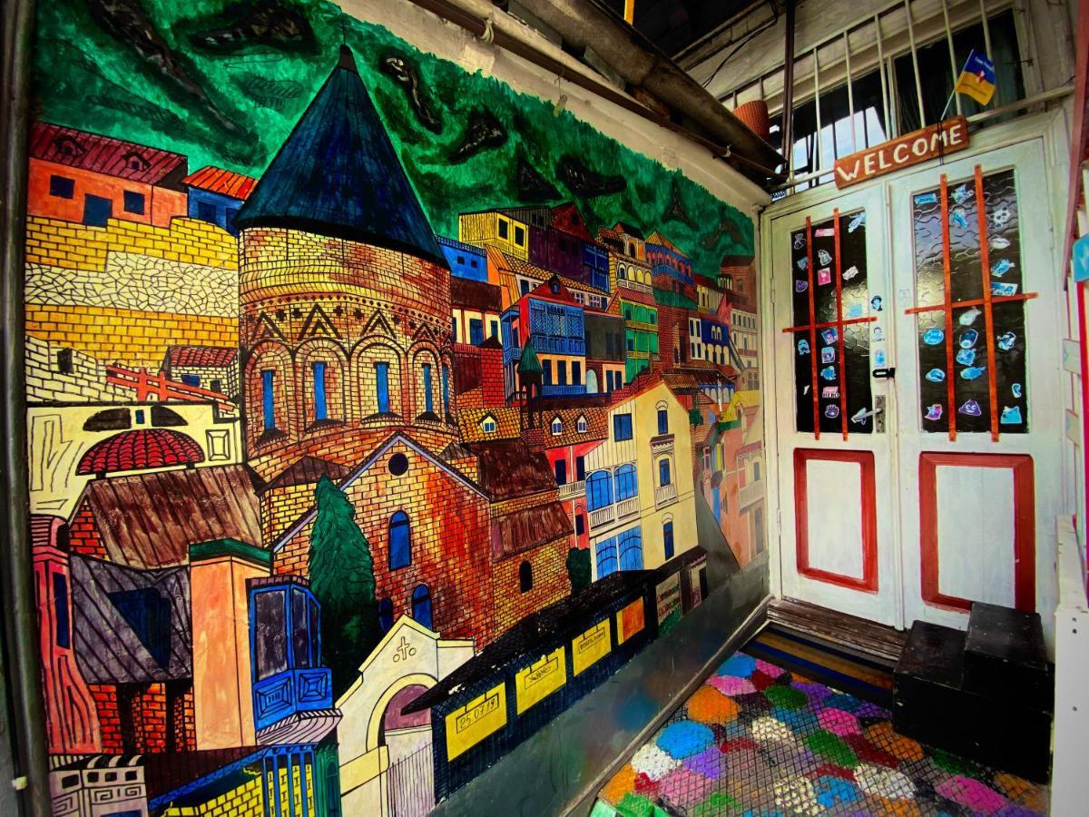 Traveler Hostel Тбилиси Экстерьер фото